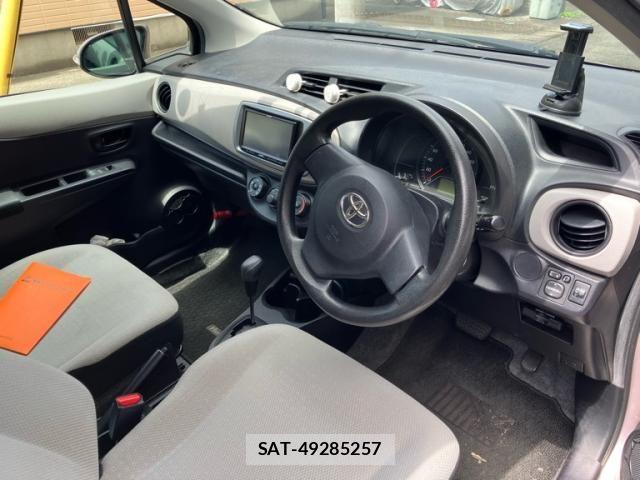 Toyota VITZ 2011-11 8410967-15