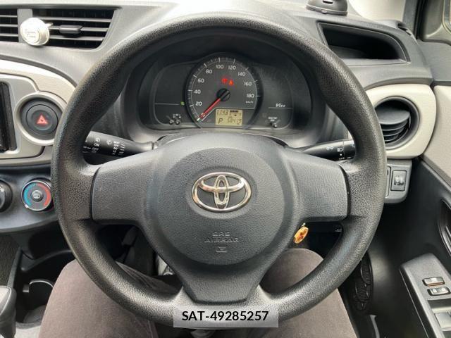 Toyota VITZ 2011-11 8410967-16