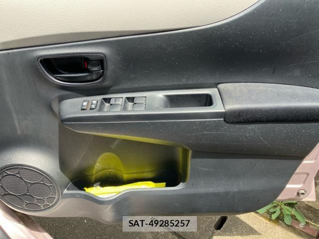 Toyota VITZ 2011-11 8410967-17