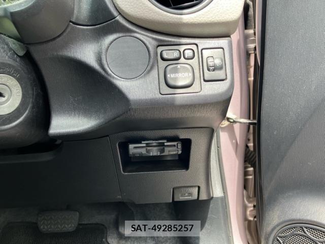 Toyota VITZ 2011-11 8410967-18