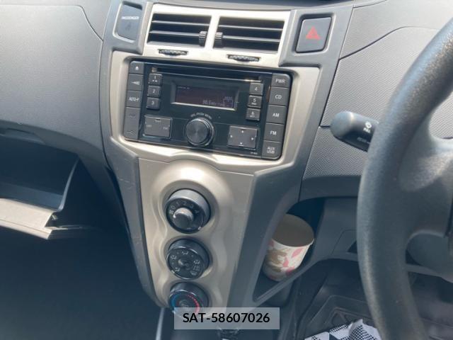 Toyota VITZ 2010-01 8415717-18
