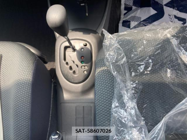 Toyota VITZ 2010-01 8415717-19