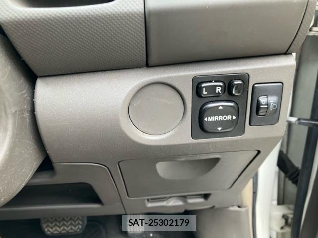 Toyota VITZ 2007-12 8415712-11