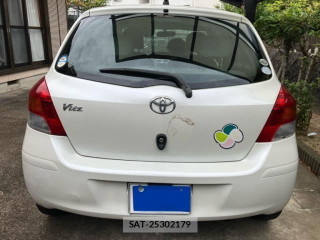 Toyota VITZ 2007-12 8415712-7