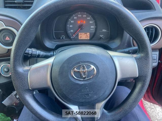 Toyota VITZ 2011-09 8439051-17