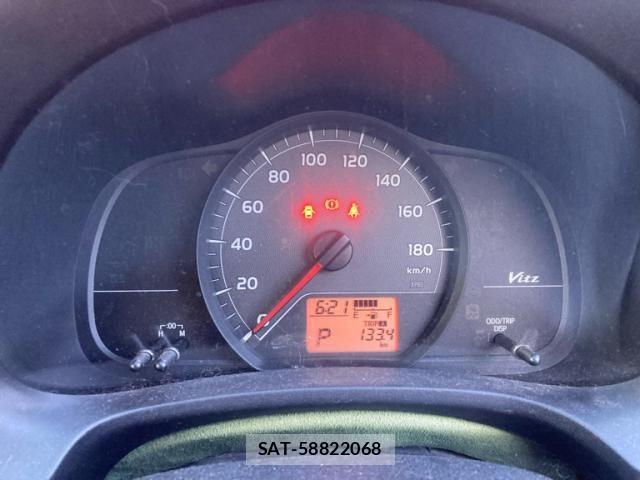 Toyota VITZ 2011-09 8439051-18