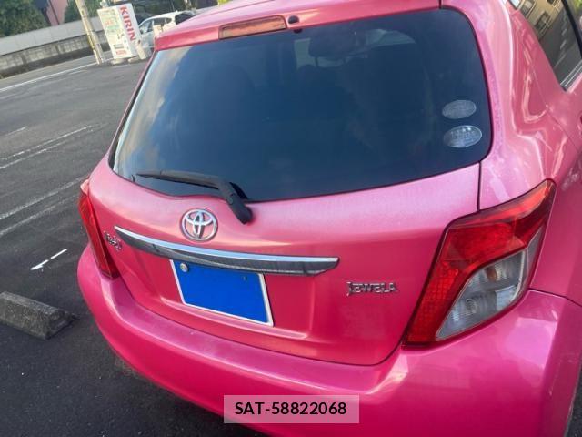 Toyota VITZ 2011-09 8439051-1