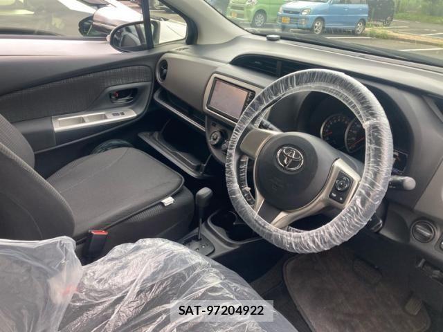 Toyota VITZ 2015-10 8439050-19