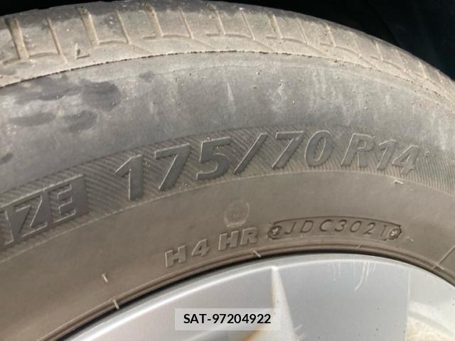 Toyota VITZ 2015-10 8439050-4