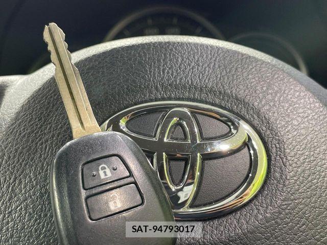 Toyota VITZ 2013-12 8458722-4