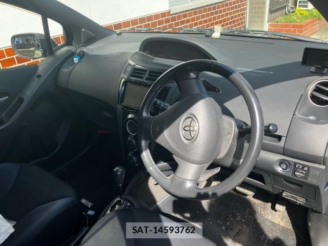 Toyota VITZ 2009-07 8458724-7