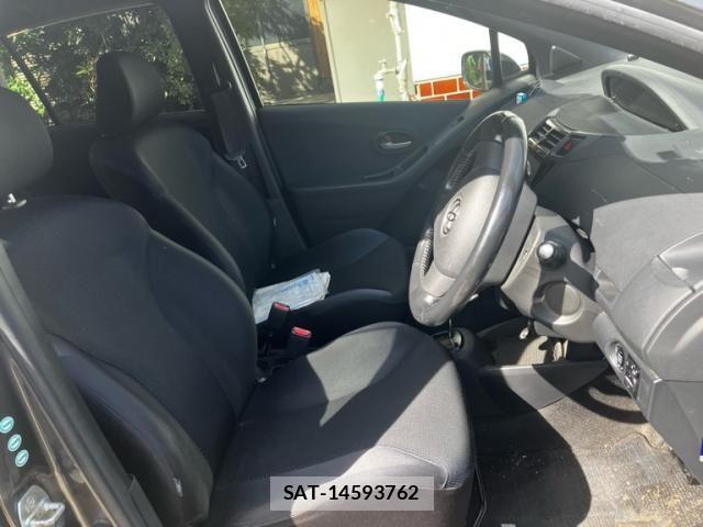 Toyota VITZ 2009-07 8458724-8