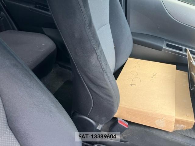 Toyota VITZ 2012-09 8528046-14
