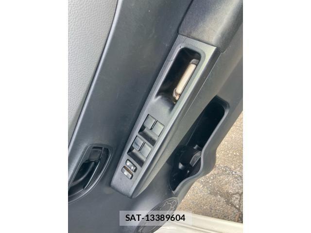 Toyota VITZ 2012-09 8528046-21