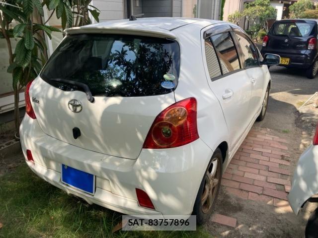 Toyota VITZ 2005-10 8528052-3
