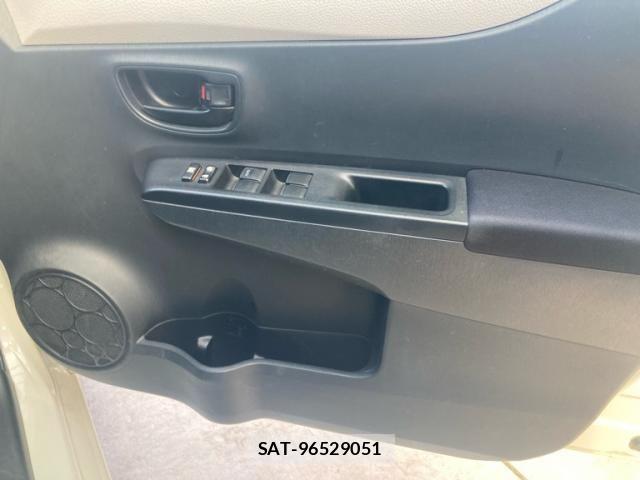 Toyota VITZ 2011-09 8528053-14