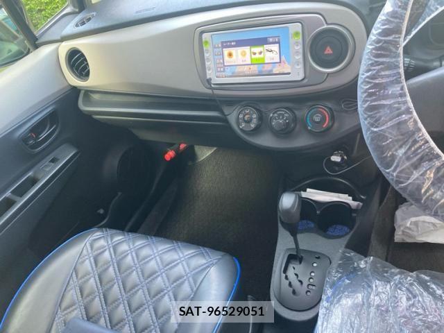 Toyota VITZ 2011-09 8528053-17