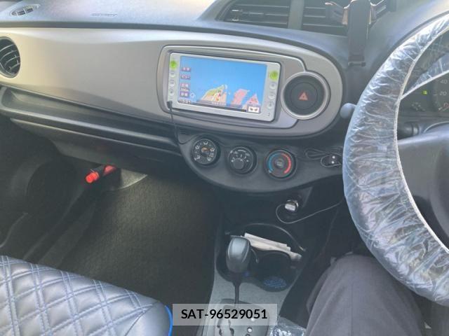 Toyota VITZ 2011-09 8528053-18