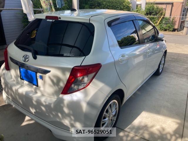 Toyota VITZ 2011-09 8528053-1