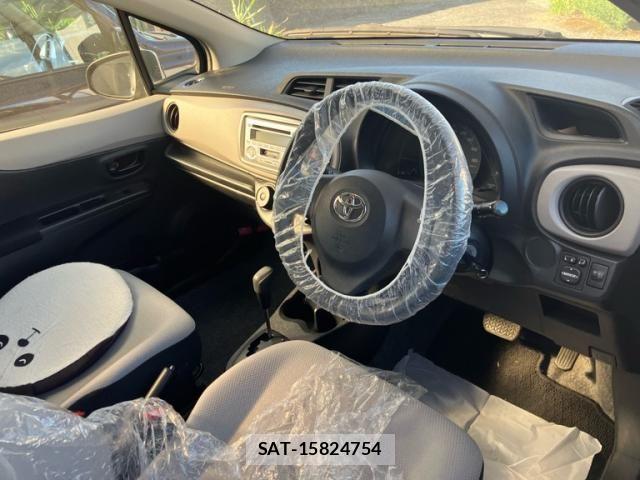 Toyota VITZ 2011-08 8563975-12