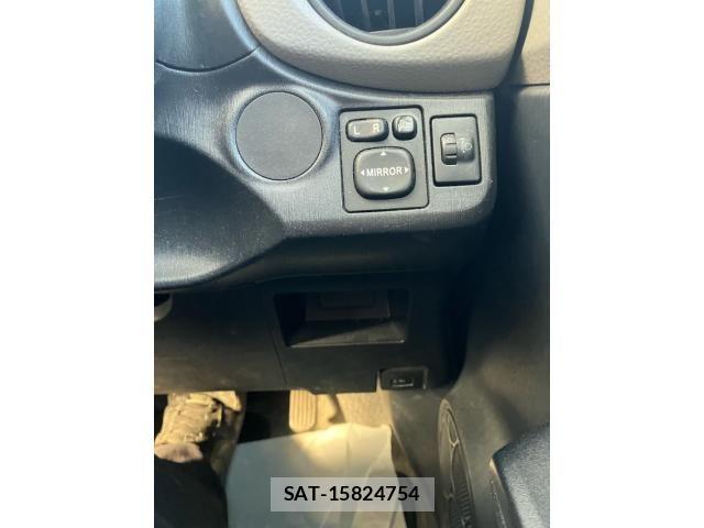 Toyota VITZ 2011-08 8563975-16