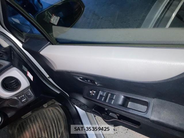 Toyota VITZ 2012-02 8563980-11