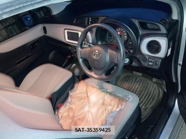 Toyota VITZ 2012-02 8563980-12