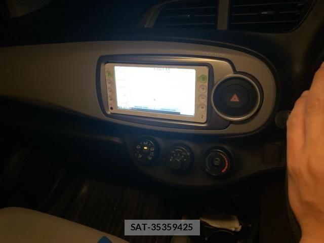 Toyota VITZ 2012-02 8563980-15