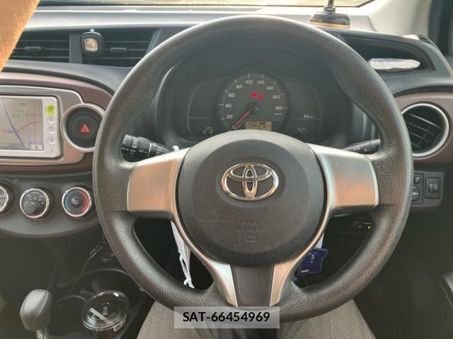 Toyota VITZ 2011-09 8563977-10