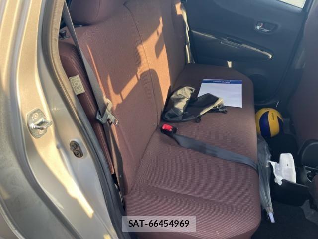 Toyota VITZ 2011-09 8563977-12