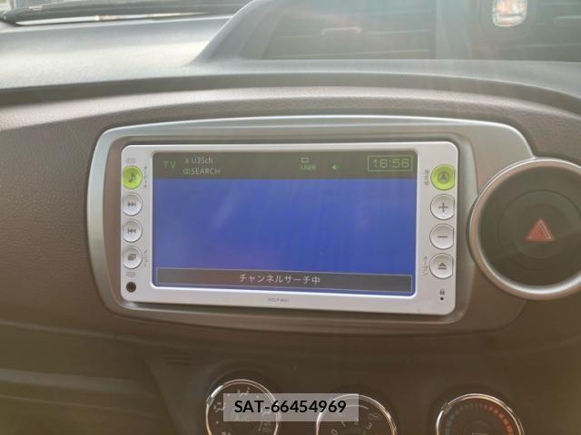 Toyota VITZ 2011-09 8563977-13