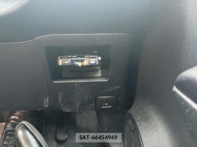 Toyota VITZ 2011-09 8563977-15