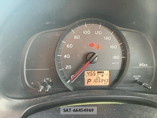 Toyota VITZ 2011-09 8563977-17