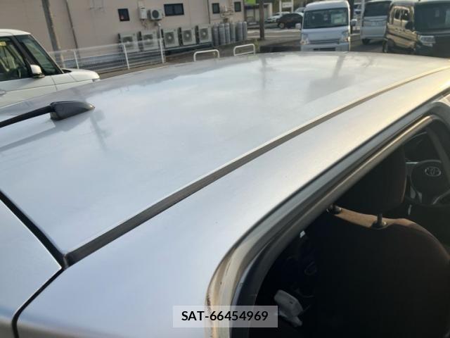 Toyota VITZ 2011-09 8563977-19