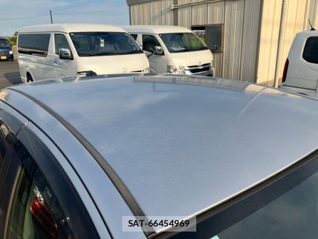 Toyota VITZ 2011-09 8563977-20