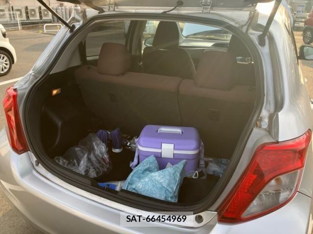 Toyota VITZ 2011-09 8563977-22