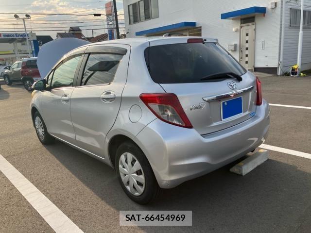 Toyota VITZ 2011-09 8563977-3