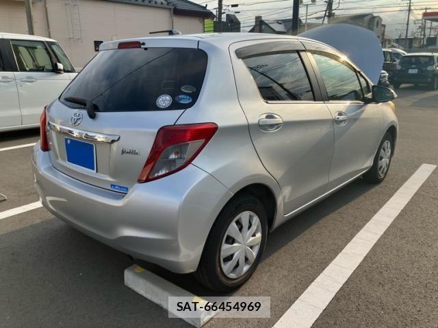 Toyota VITZ 2011-09 8563977-5