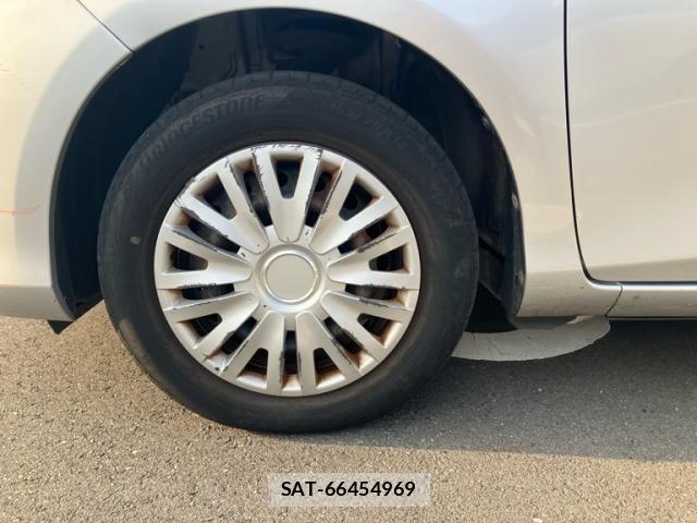 Toyota VITZ 2011-09 8563977-6