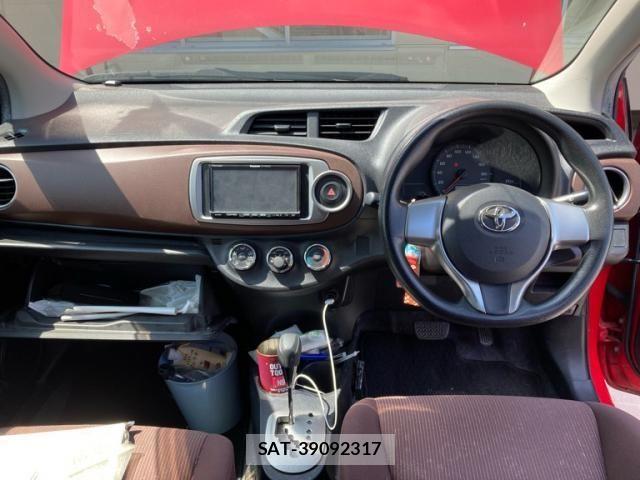 Toyota VITZ 2011-05 8563979-11