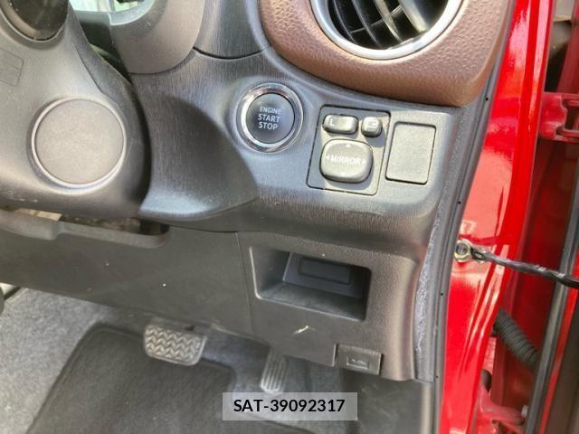 Toyota VITZ 2011-05 8563979-14