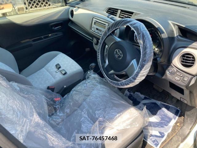 Toyota VITZ 2011-09 8563976-12