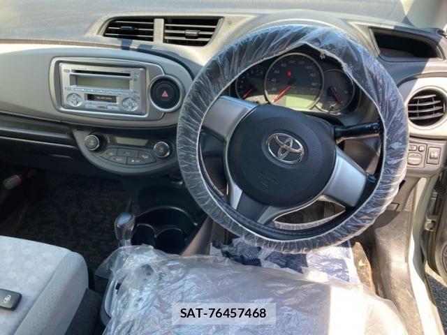 Toyota VITZ 2011-09 8563976-13
