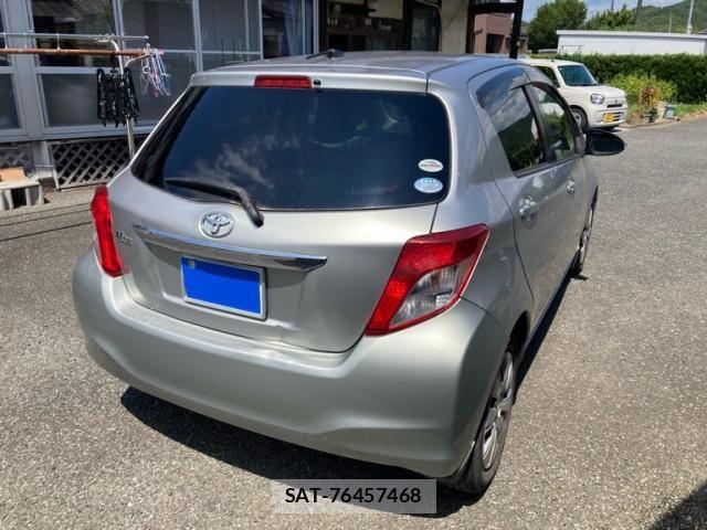 Toyota VITZ 2011-09 8563976-3