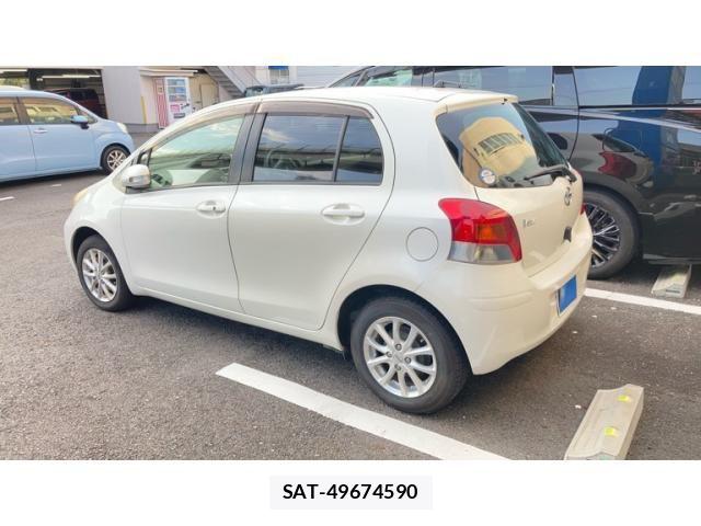 Toyota VITZ 2010-12 8563978-2