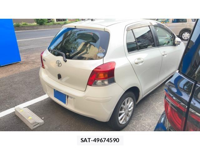 Toyota VITZ 2010-12 8563978-3