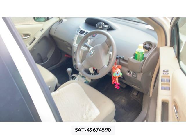 Toyota VITZ 2010-12 8563978-4