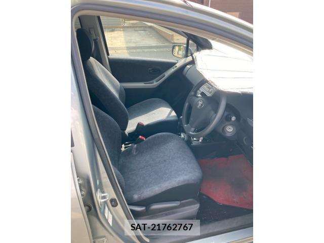 Toyota VITZ 2009-11 8629585-11