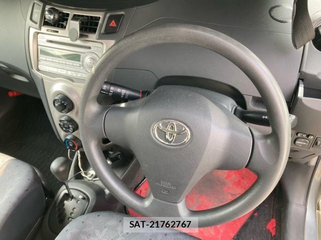 Toyota VITZ 2009-11 8629585-12