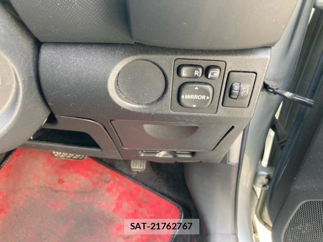 Toyota VITZ 2009-11 8629585-13